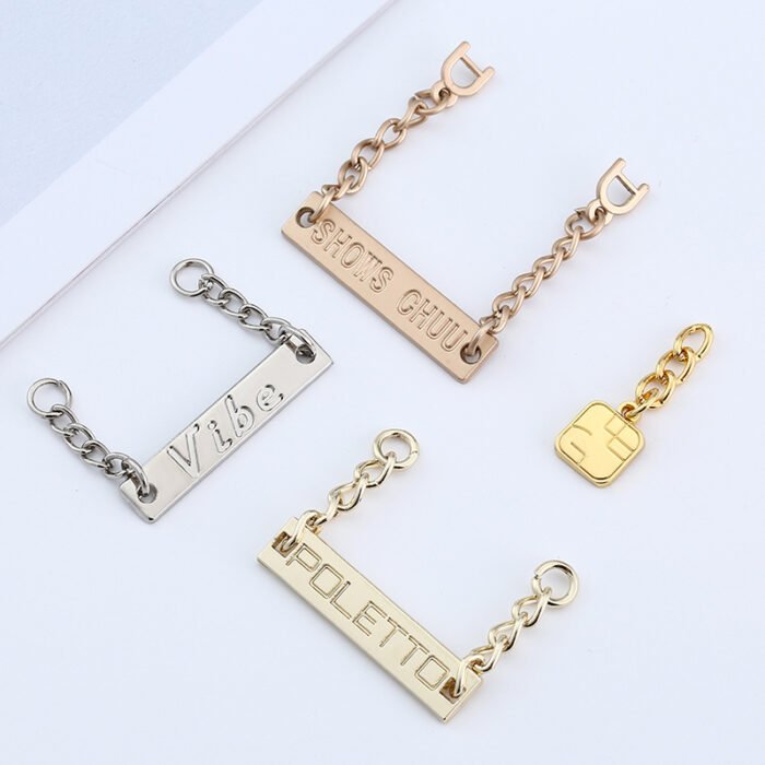 Mác ngực, mác lưng, mác mũ, mác phụ kiện khâu đính cắt chữ kim loại không gỉ