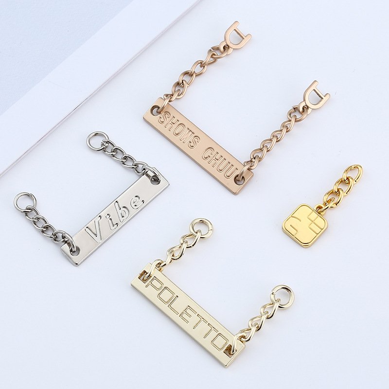 Mác ngực, mác lưng, mác mũ, mác phụ kiện khâu đính cắt chữ kim loại không gỉ