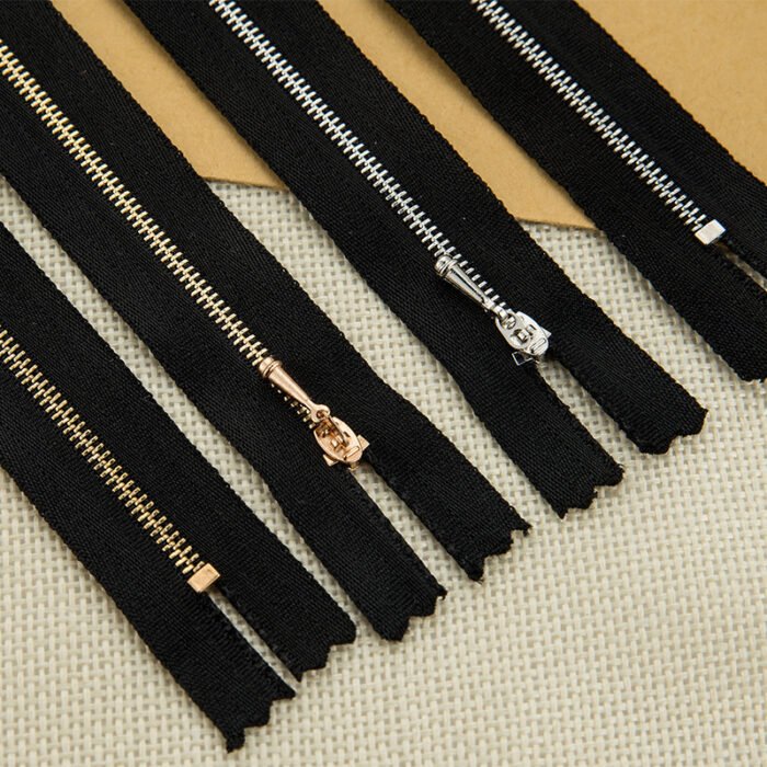 Dây khóa kéo kim loại logo, zipper thương hiệu răng số 3, số 5, số 8, số 10, số 15, số 20...