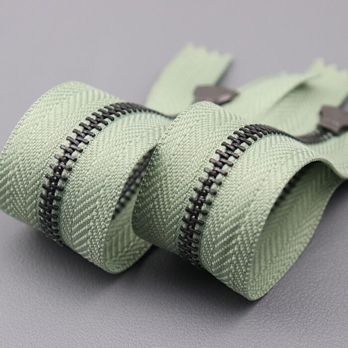 Dây khóa kéo kim loại logo, zipper thương hiệu răng số 3, số 5, số 8, số 10, số 15, số 20...