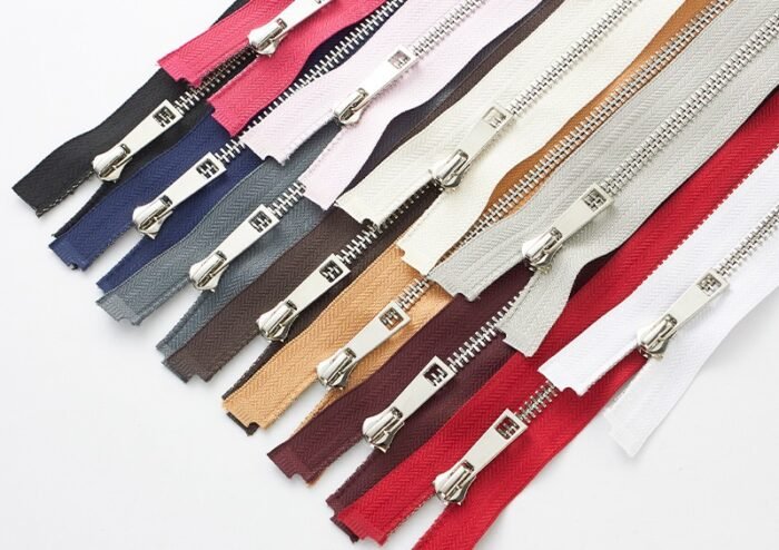 Dây khóa kéo kim loại logo, zipper thương hiệu răng số 3, số 5, số 8, số 10, số 15, số 20...
