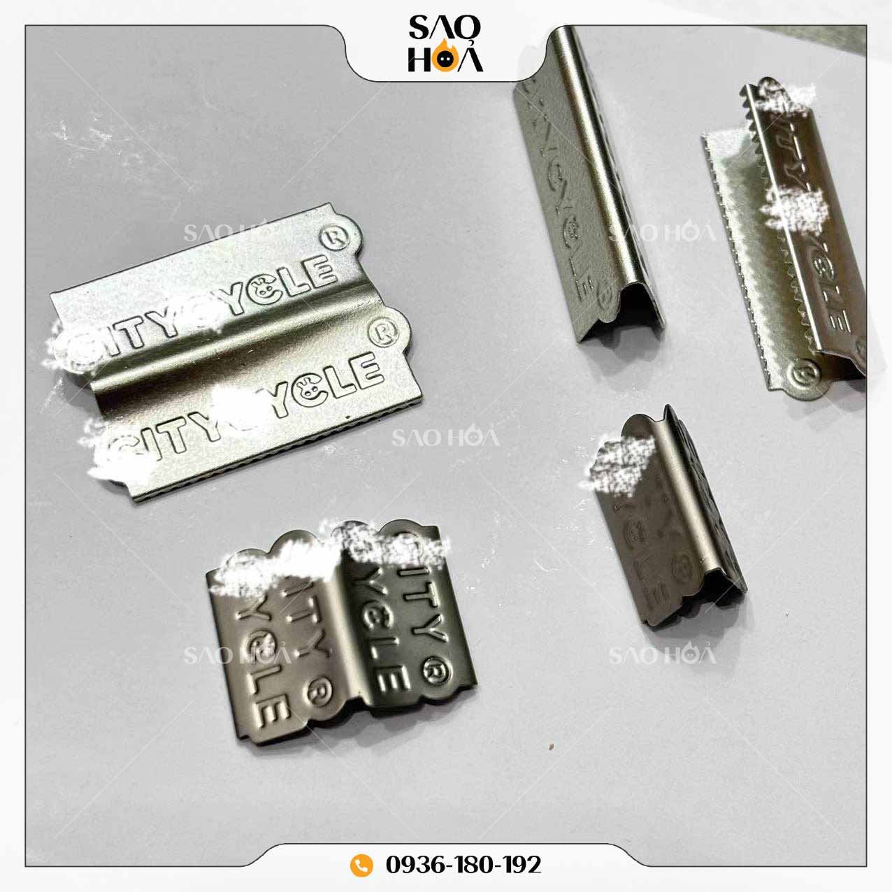 Pl109 Mac Kep Gai Duc Logo Theo Yeu Cau (1)